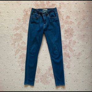 Levi’s 721 High Rise skinny jeans size 28